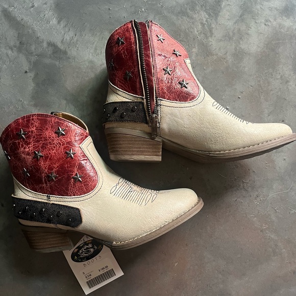 Sterling River White and Red Leather Western Star Studded Boots Size 8.5 - Picture 1 of 9